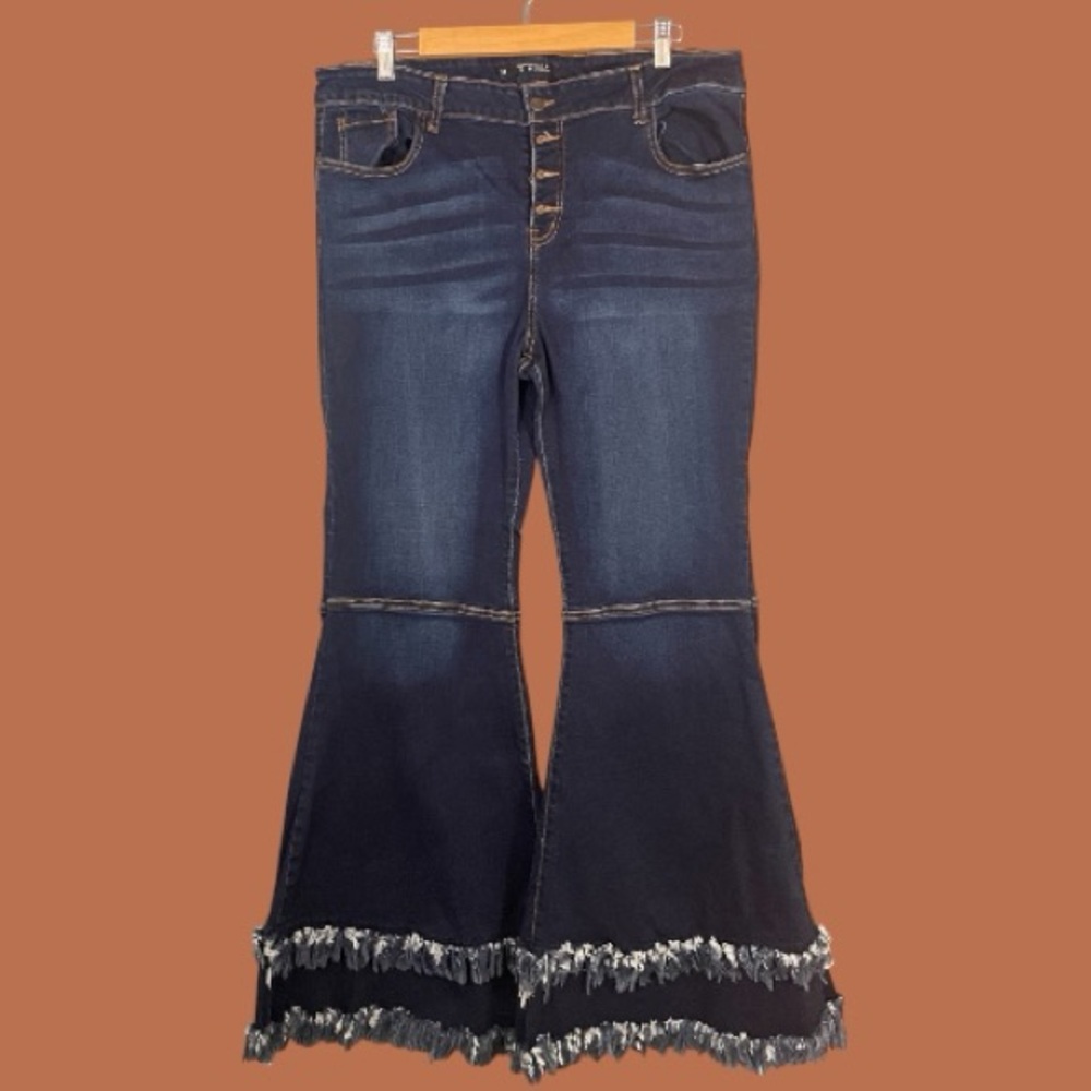 Lucky & Blessed Women’s Blue Dark Wash Button Fly  Flared Jeans Size 18